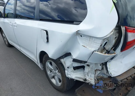 2015 Toyota Sienna Le 7 Passenger/Le 8 Passenger из США, поврежденный, VIN 5TDKK3DC6FS664852